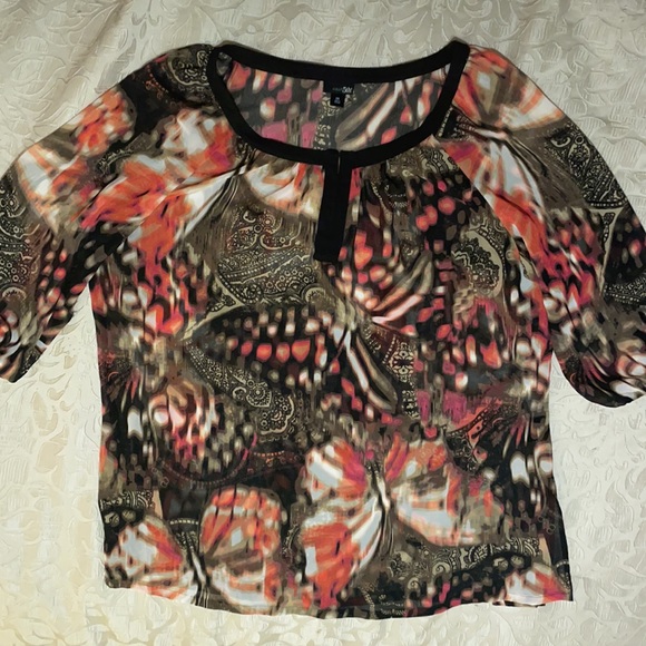 East 5th Plus SZ 2X Butterfly Print Semi Sheer Top - Picture 14 of 14